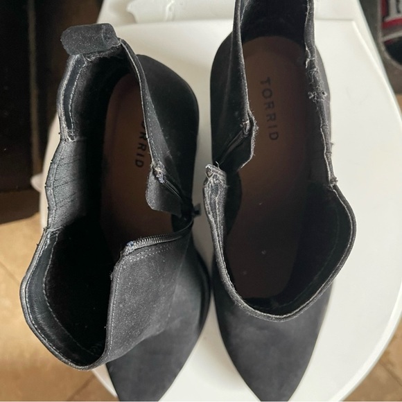 Torrid Black Chelsea Cowboy Boots - Picture 2 of 5